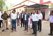 Photo of जिलाधिकारी मयूर दीक्षित ने किया तहसील रूड़की का निरीक्षण !