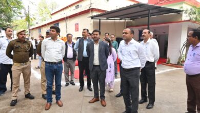 Photo of जिलाधिकारी मयूर दीक्षित ने किया तहसील रूड़की का निरीक्षण !