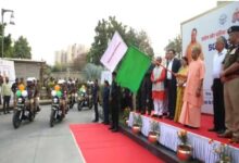 Photo of मुख्यमंत्री योगी आदित्यनाथ ने 25 चार-पहिया और 62 दो-पहिया वाहनों को हरी झंडी दिखाकर किया रवाना